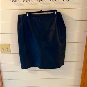 💯% black leather skirt